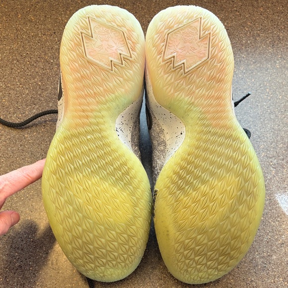 Nike Gray quilted Sneakers with Red Accents - Picture 10 of 11